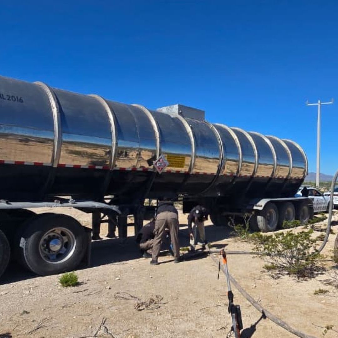 Aseguran Pipa con 45 Mil Litros de Combustible en Carretera Saltillo-Torreón